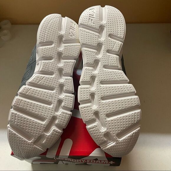 New Women's FILA Memory Foam Running Shoe size 10 - Picture 2 of 6